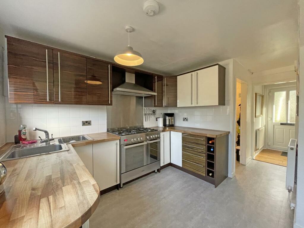 Ipswitch Close 11 Kitchen 2.jpg