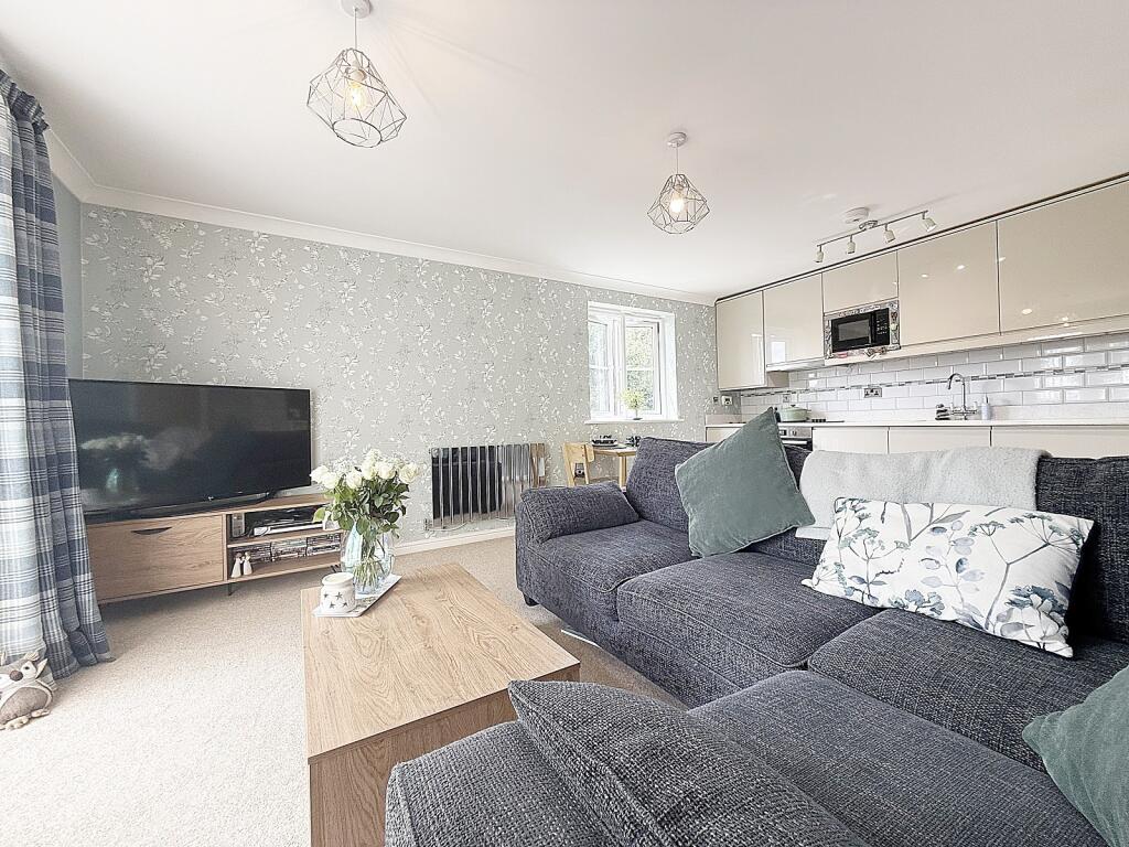 OPEN PLAN KITCHEN/DINNER/LOUNGE