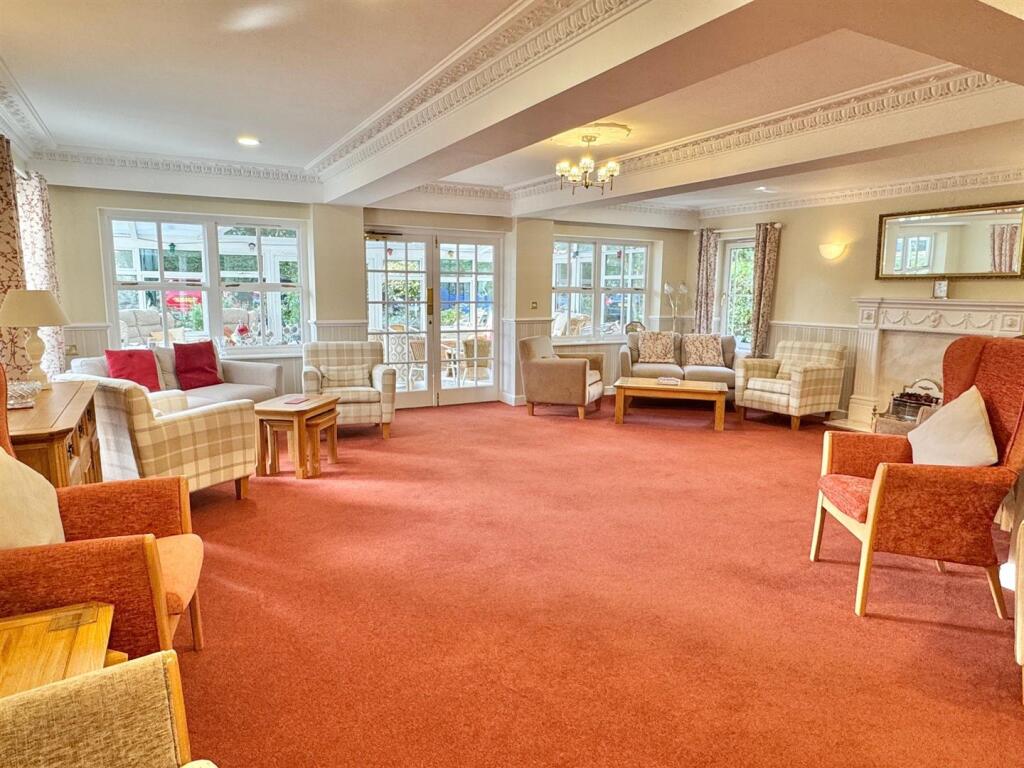 communal lounge1.jpg