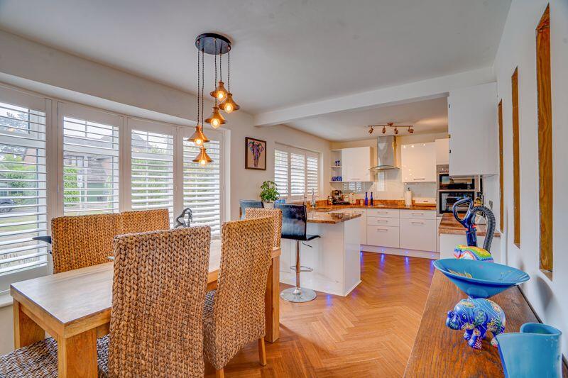 Kitchen/ Dining Room