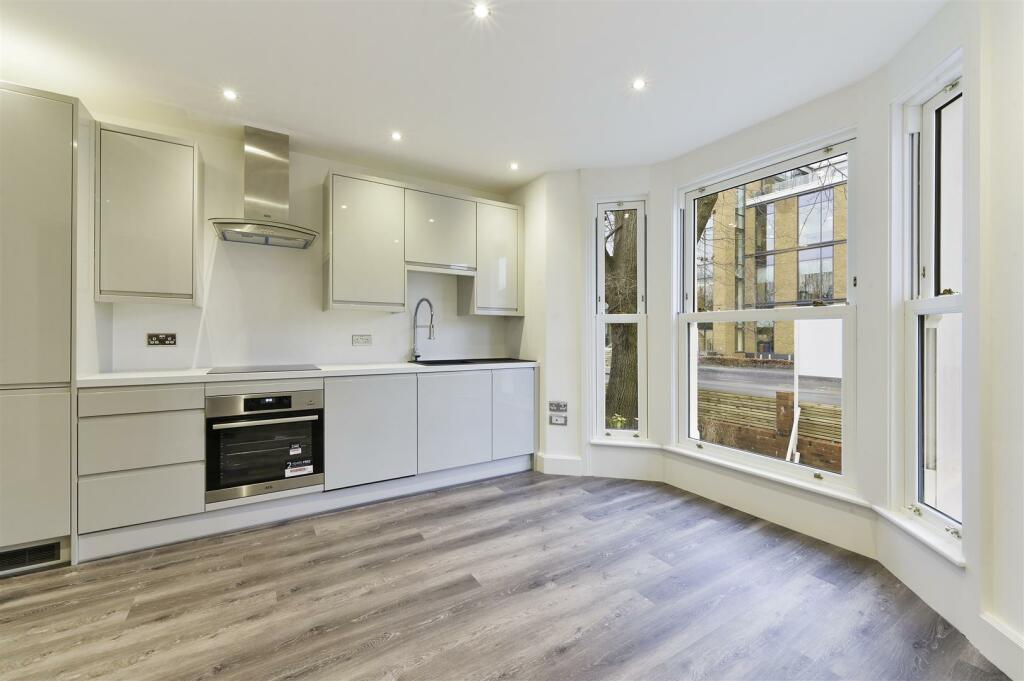 LYNWOOD OAKS FLAT 3- (2).jpg
