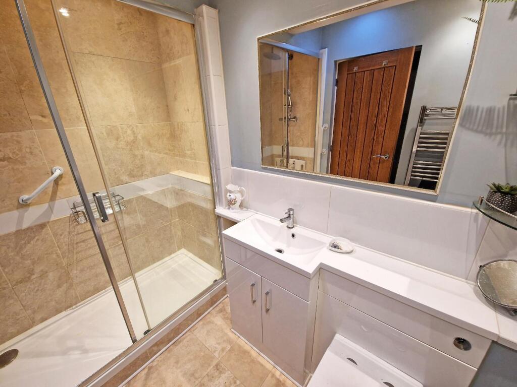 Shower Room 2.jpg