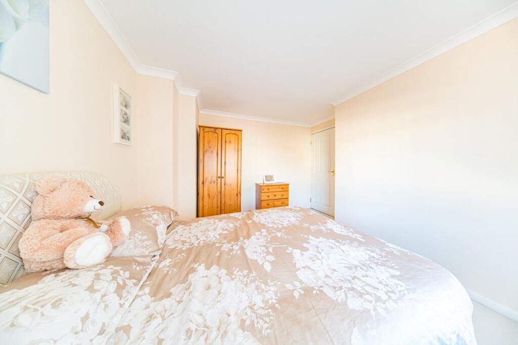 15 Arnside Avenue bedroom 1 2.jpg