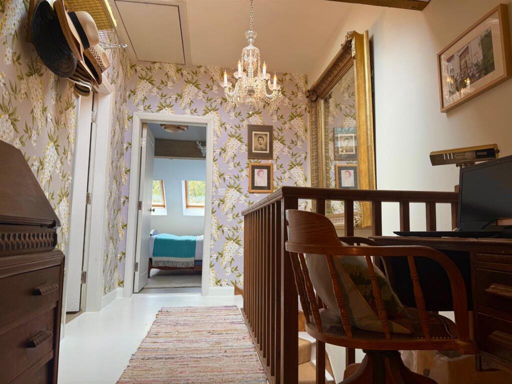 13 Godfrey Road landing.jpg