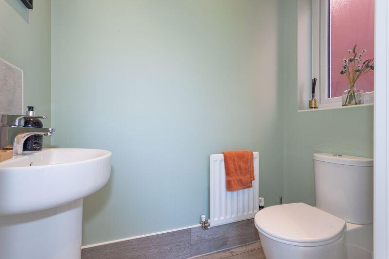 CLOAKROOM 