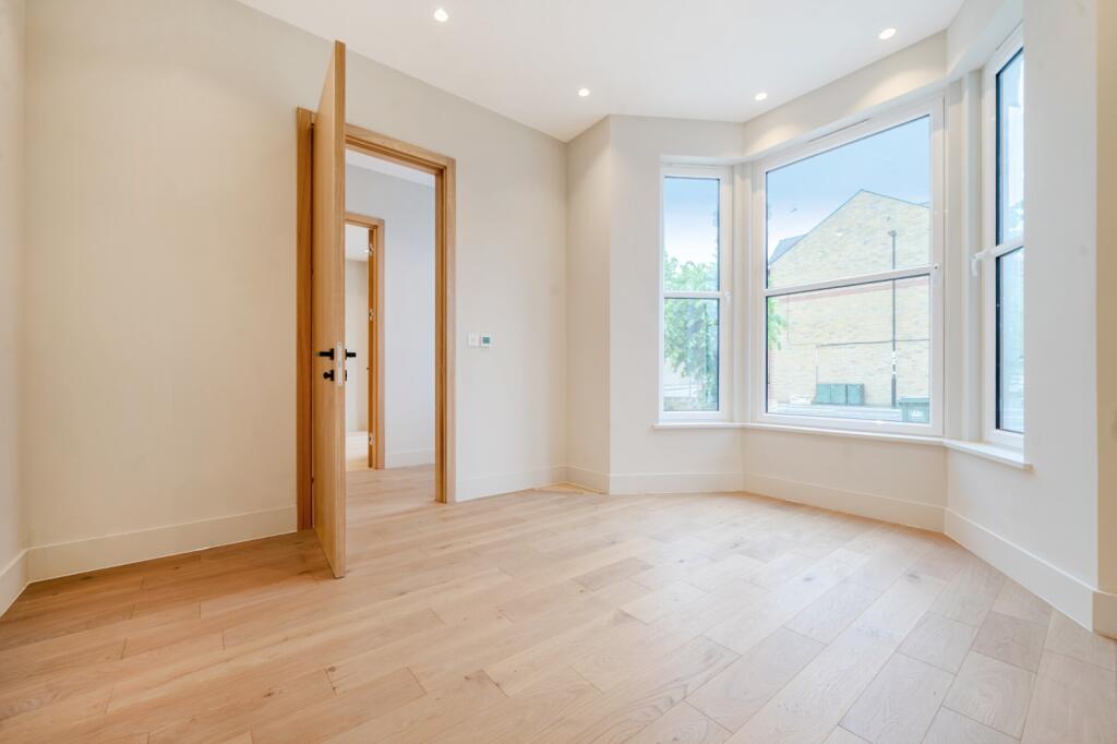 1288914-84-682649...