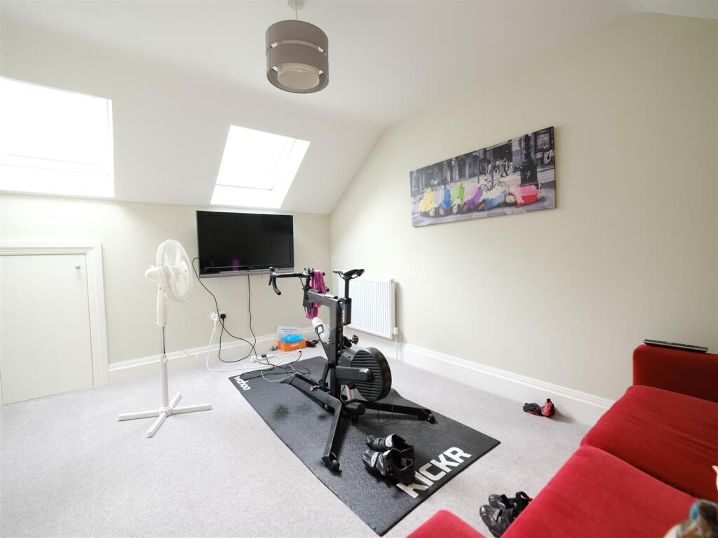 BEDROOM 7