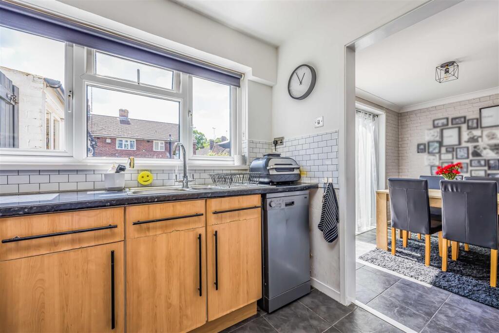 33 Billy Lawn Avenue, Havant-Small-PorticoMarketin