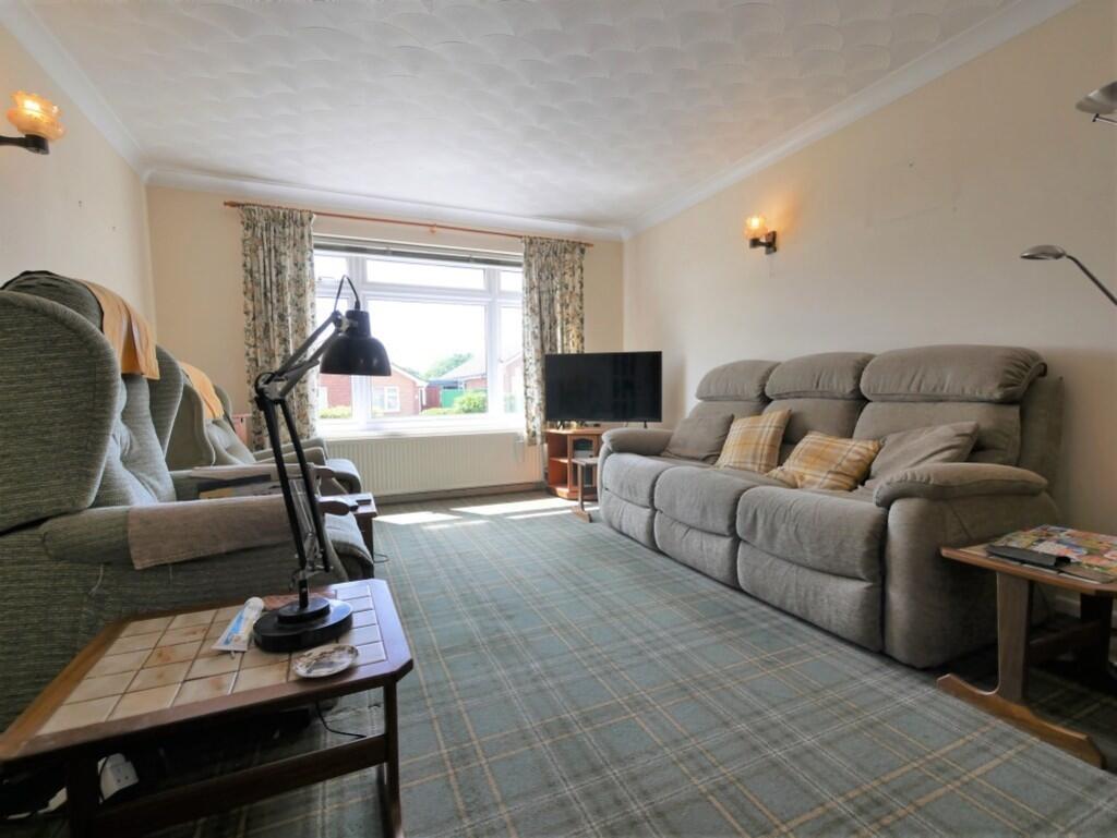 SITTING AND DININ...