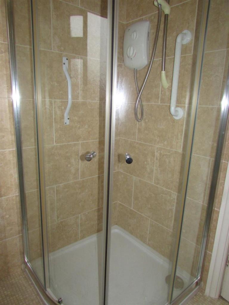 MasseyAve19bath2.JPG