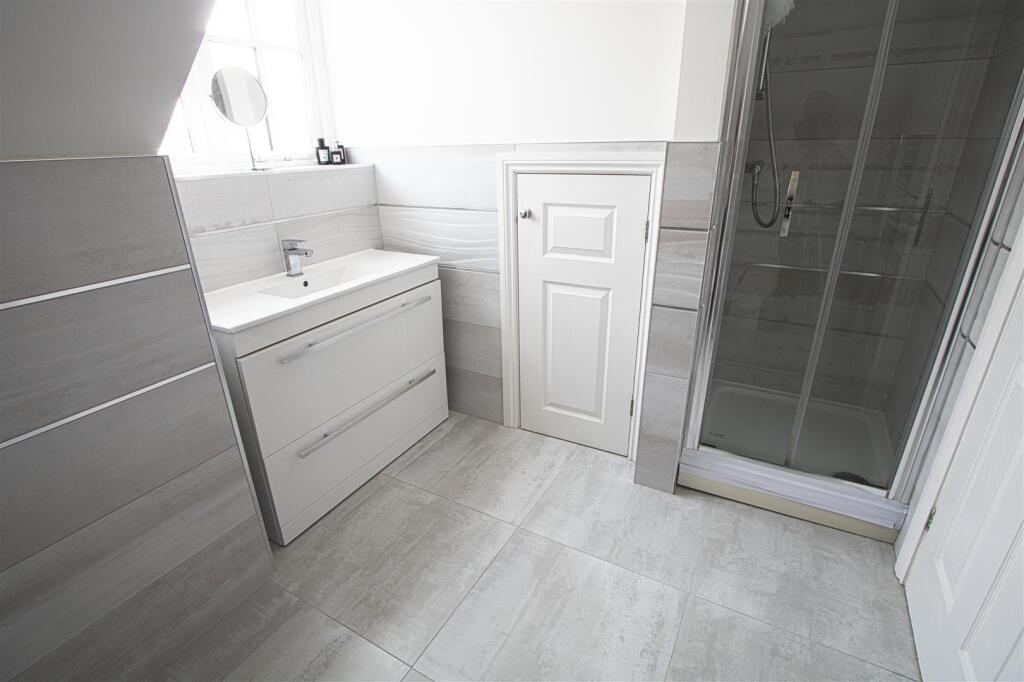 ENSUITE11.jpg