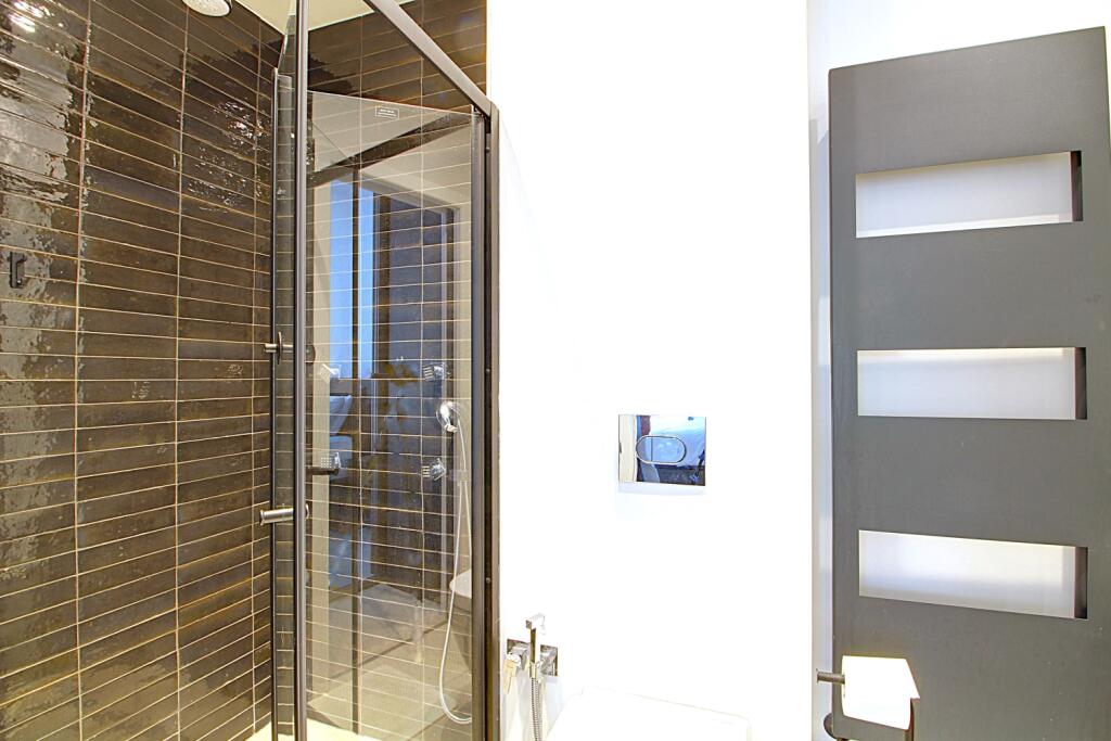 Master ensuite 3