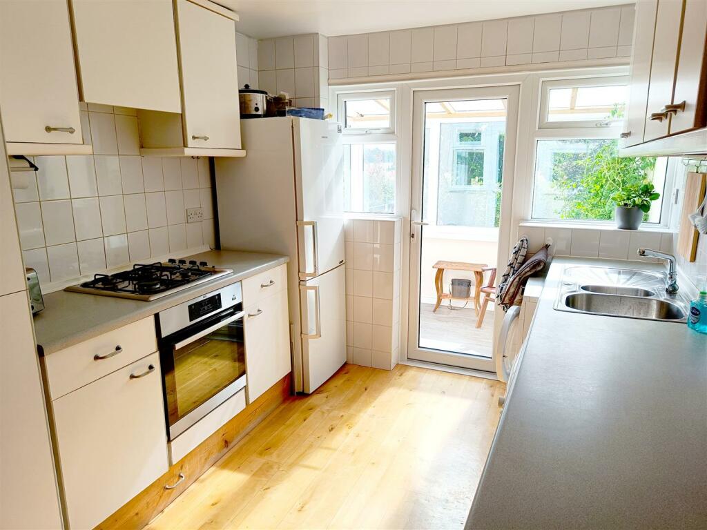Kitchen 1.jpg