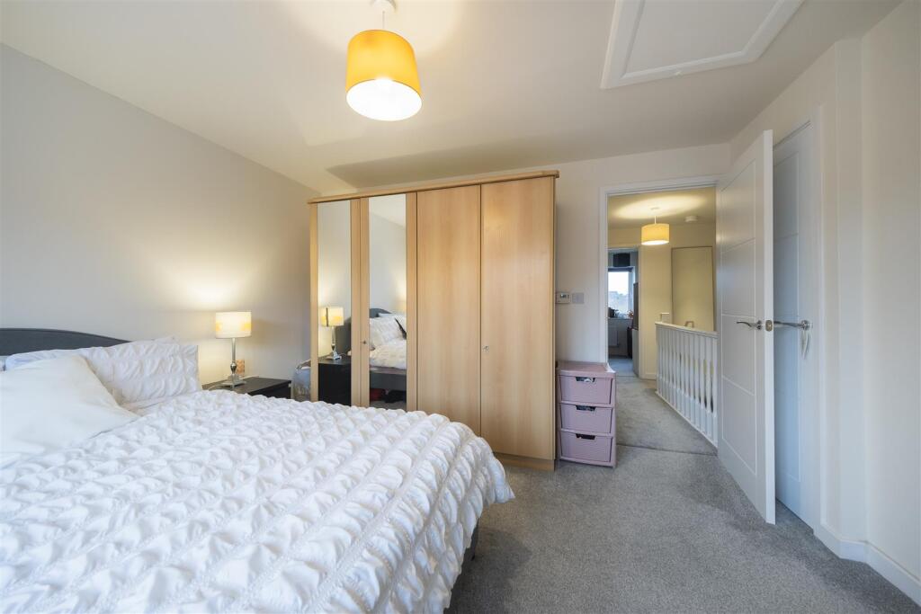 35 Dartmoor Close-012.JPG