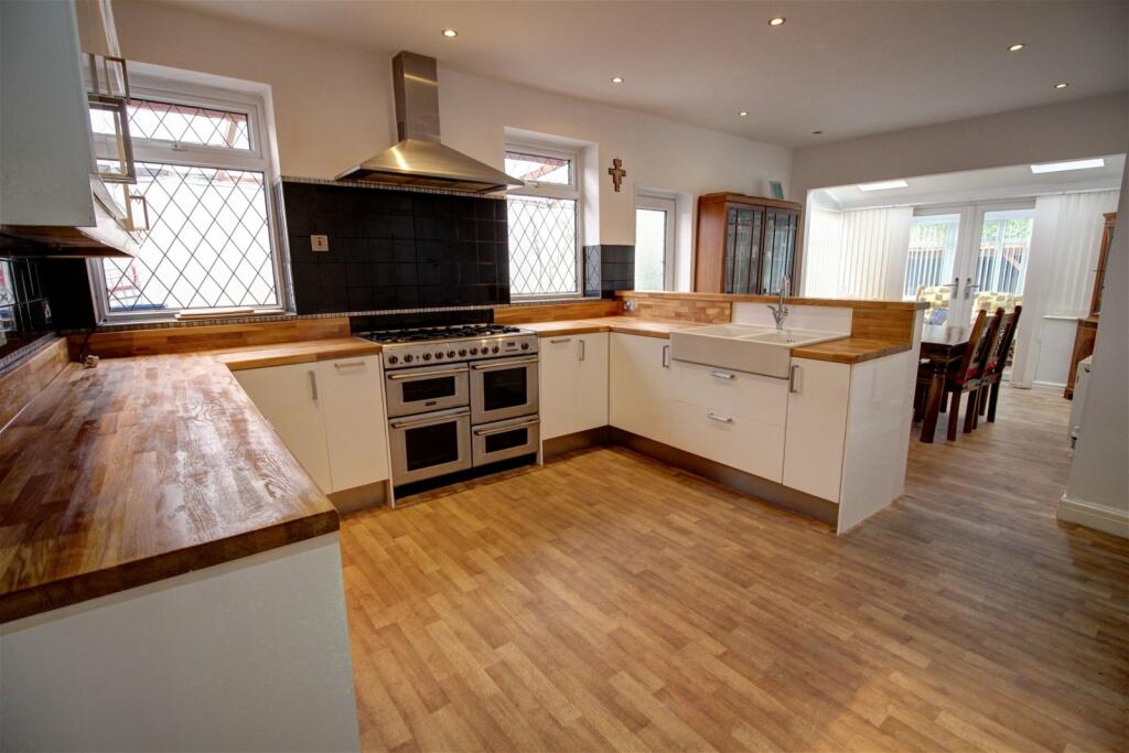 Hillary Avenue, Ashton-under-lyne, OL7 9QZ