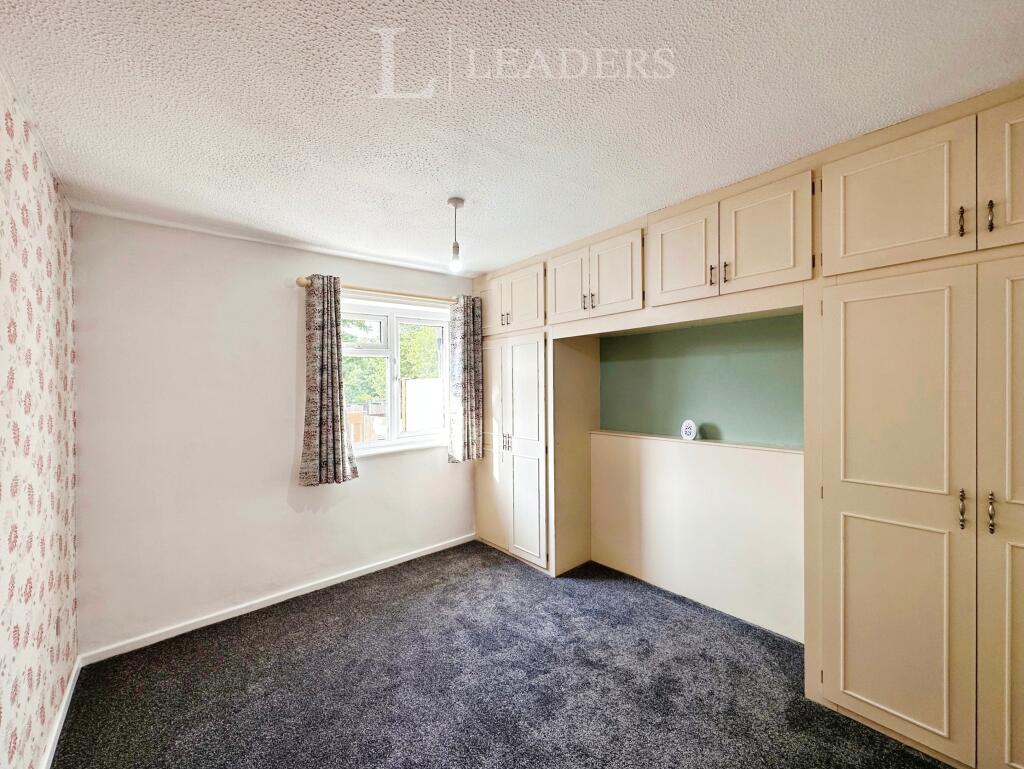 Master Bedroom (2)