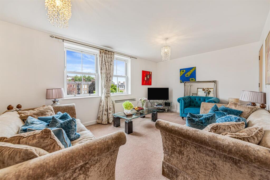 18a Petworth Street, SW11 4QR-4.jpg