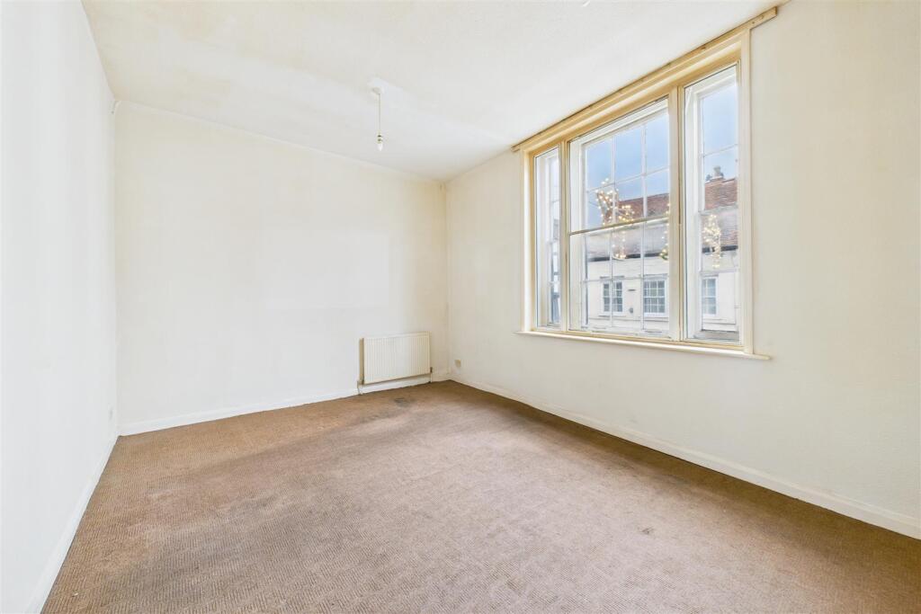 Flats A, B, C 18 Church Street, Tewkesbury, GL20 5