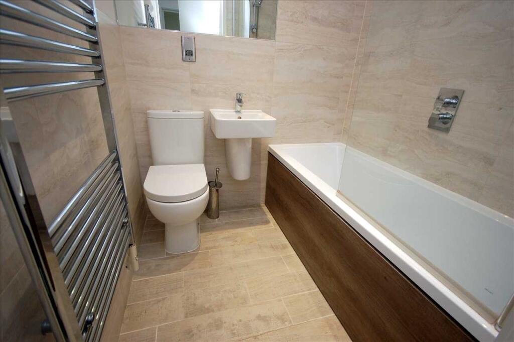 EN-SUITE BATHROOM