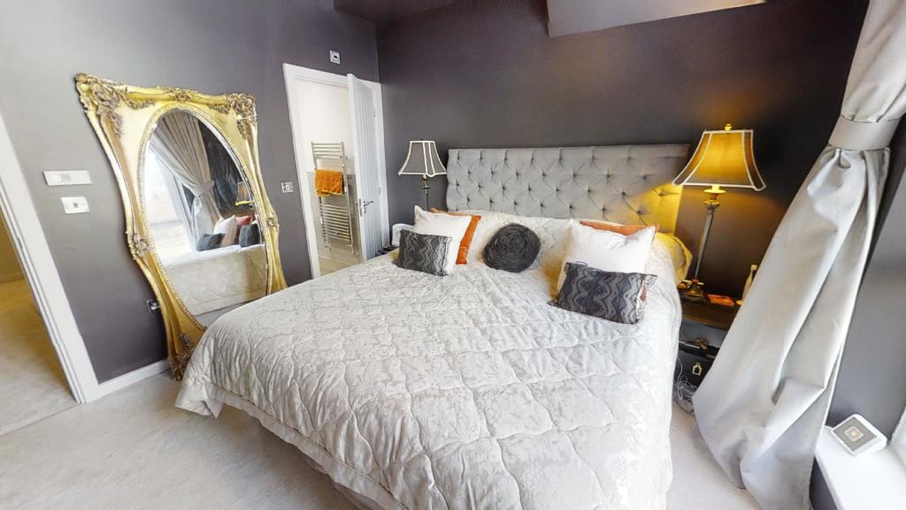 HomeDaze-Presents-Singleton-Drive-M25-5-BED-MODERN