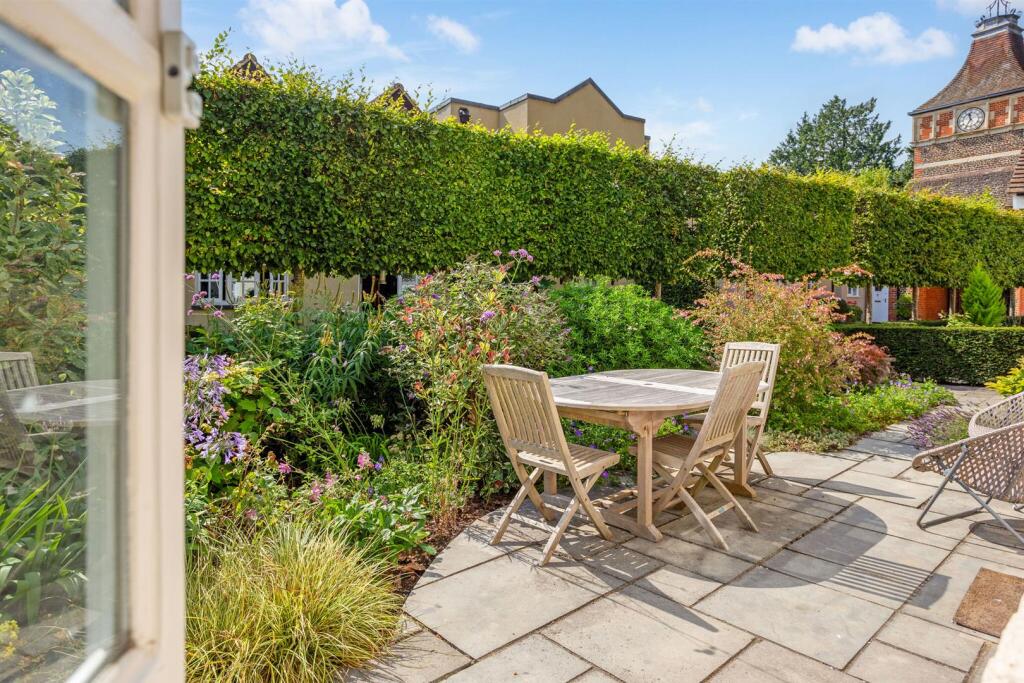 76950_3 The Courtyard Moor Park (19)_low.jpg