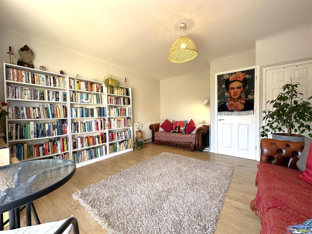 Large Lounge/Diner 756