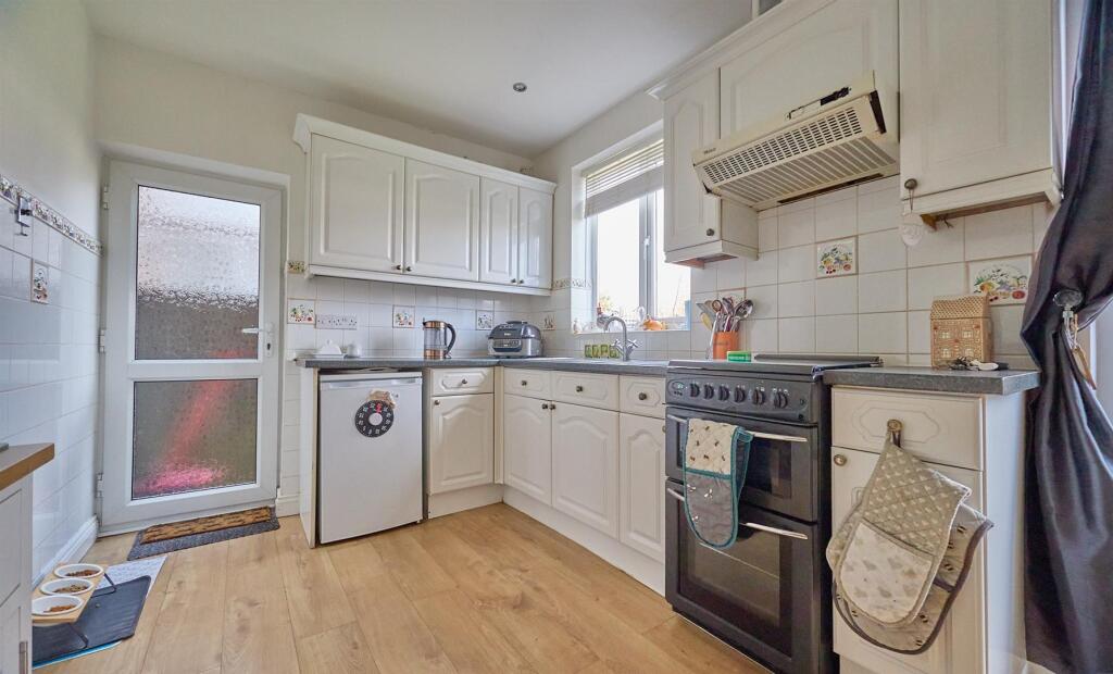 KITCHEN DINER TO REAR