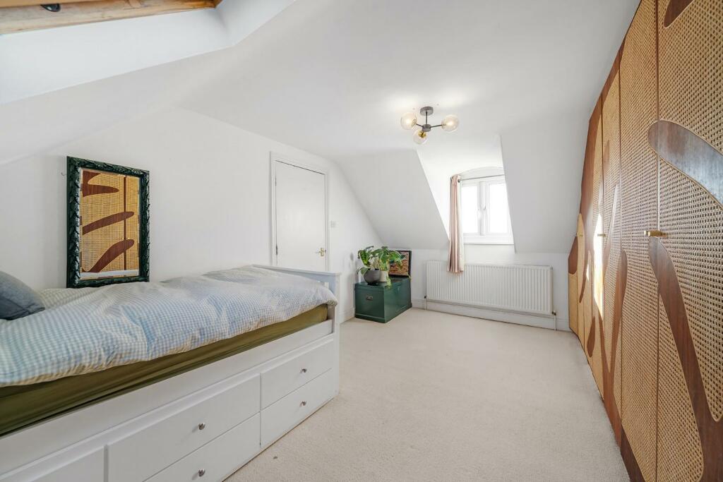 Bedroom 2 (2).jpg