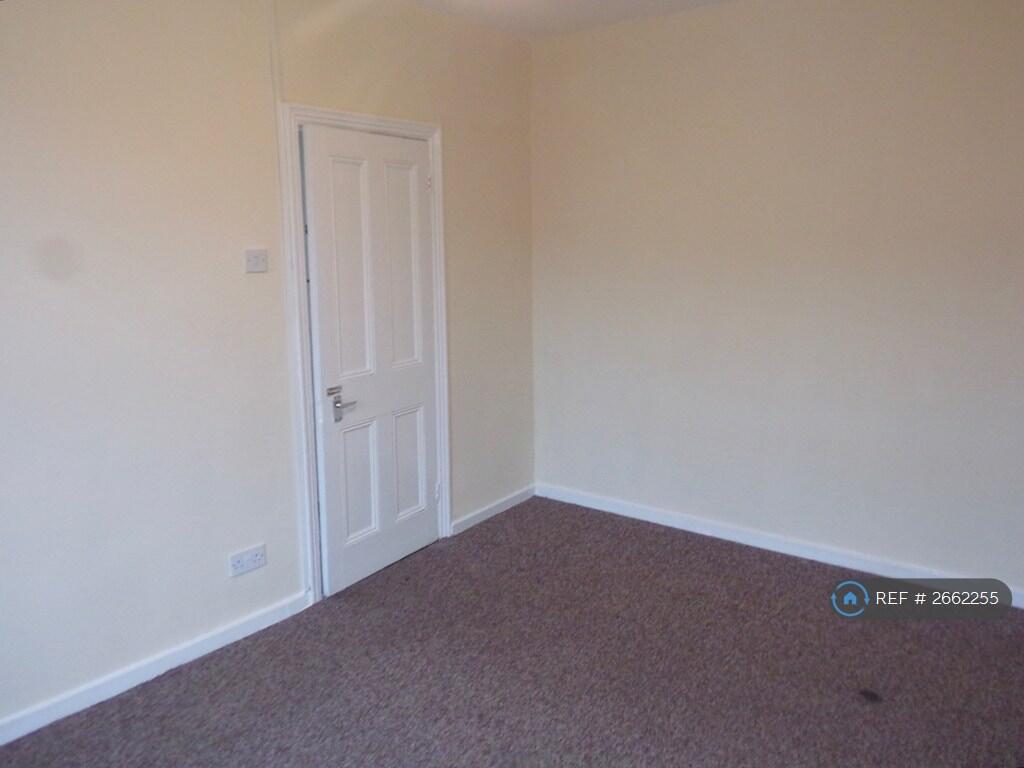 Bedroom 1 (1st Floor) 