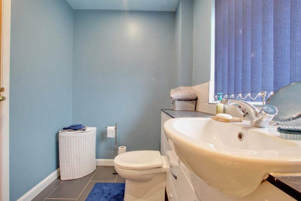 BATHROOM/WC