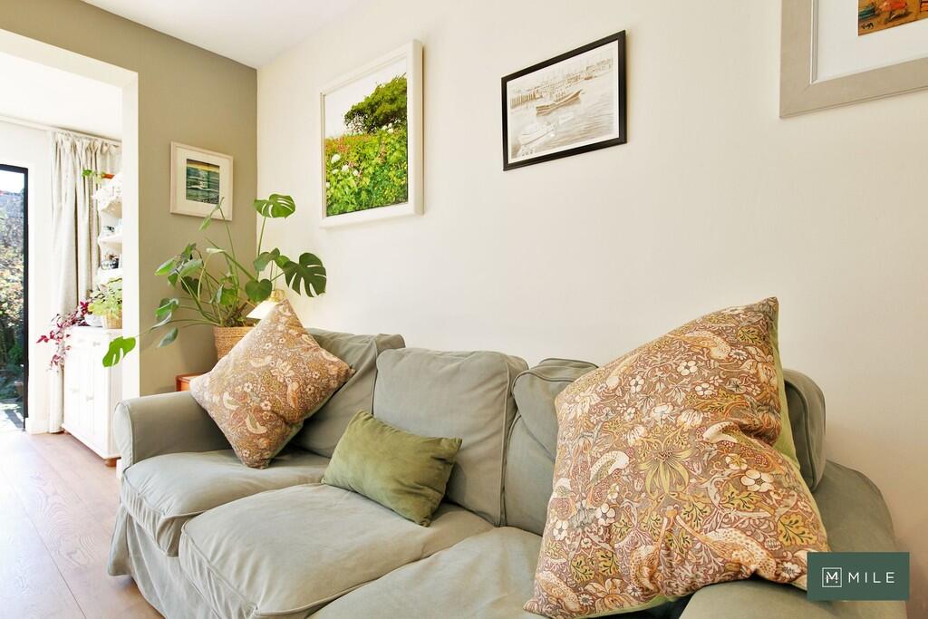 Flat A, 11 Bramst...