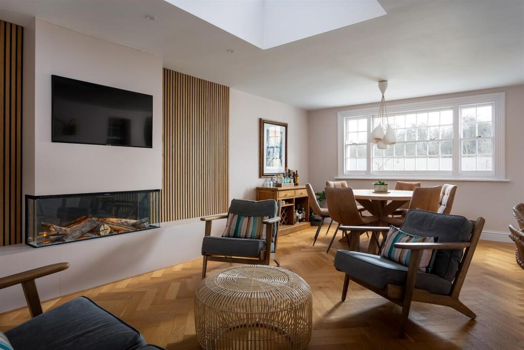 17 - Tynings House - GL51 4XF - Web.jpg