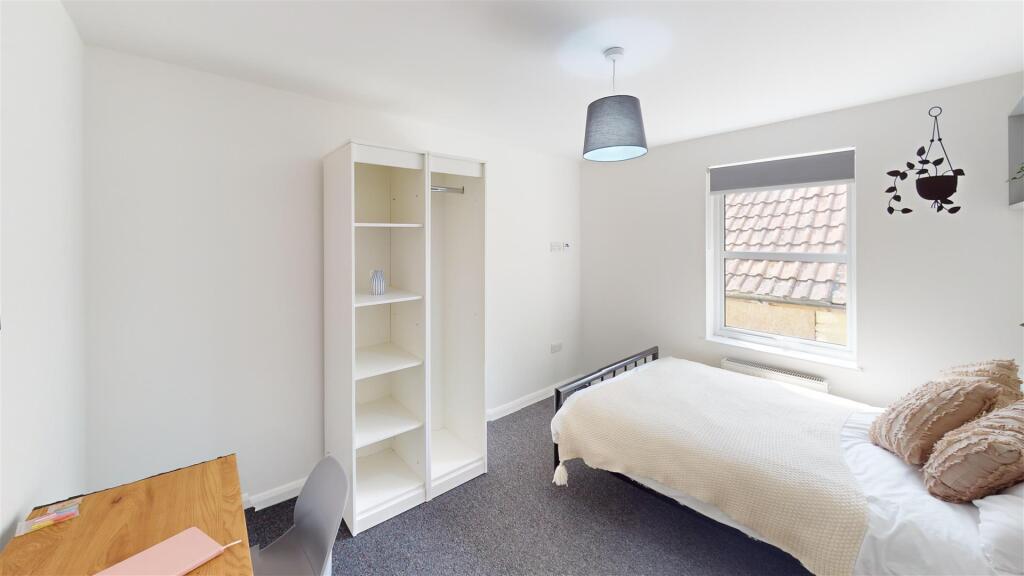 Flat-3-8-Piccadilly-Place-Bedroom-2 1.jpg