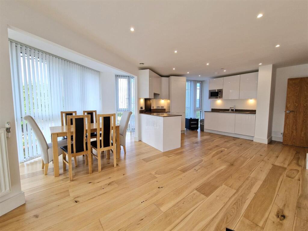 Living room 3.jpg