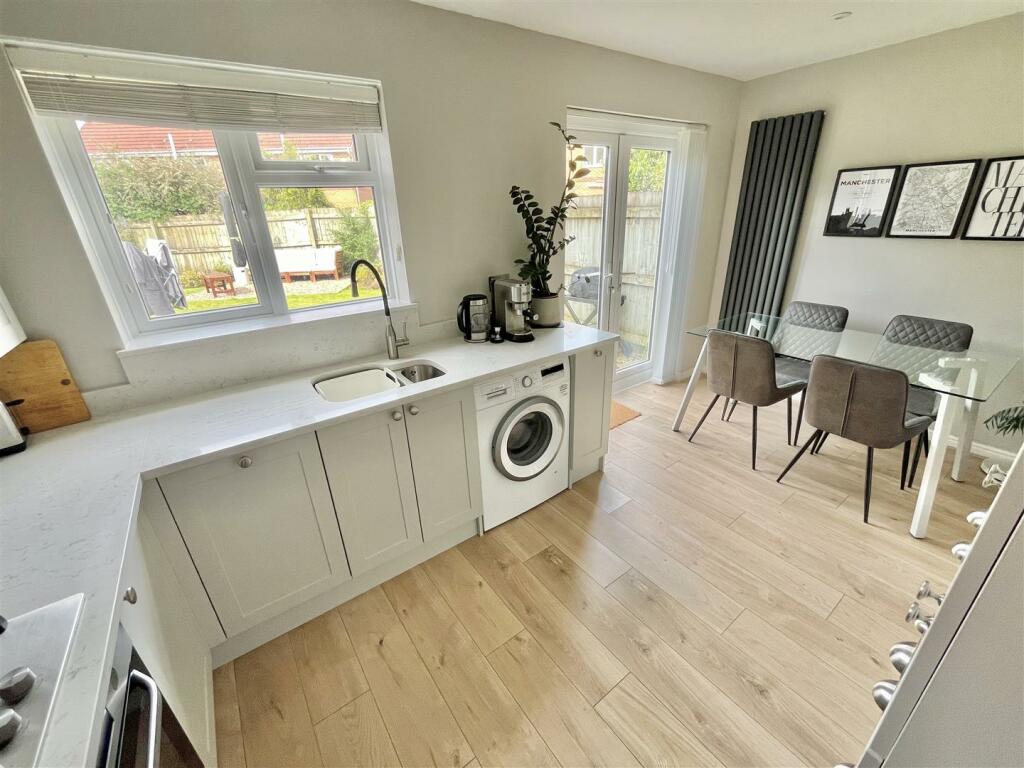Dining Kitchen Aspect 3