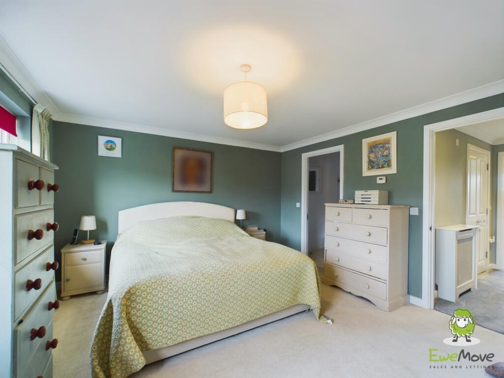 CAM03778G0-PR0142-STILL028