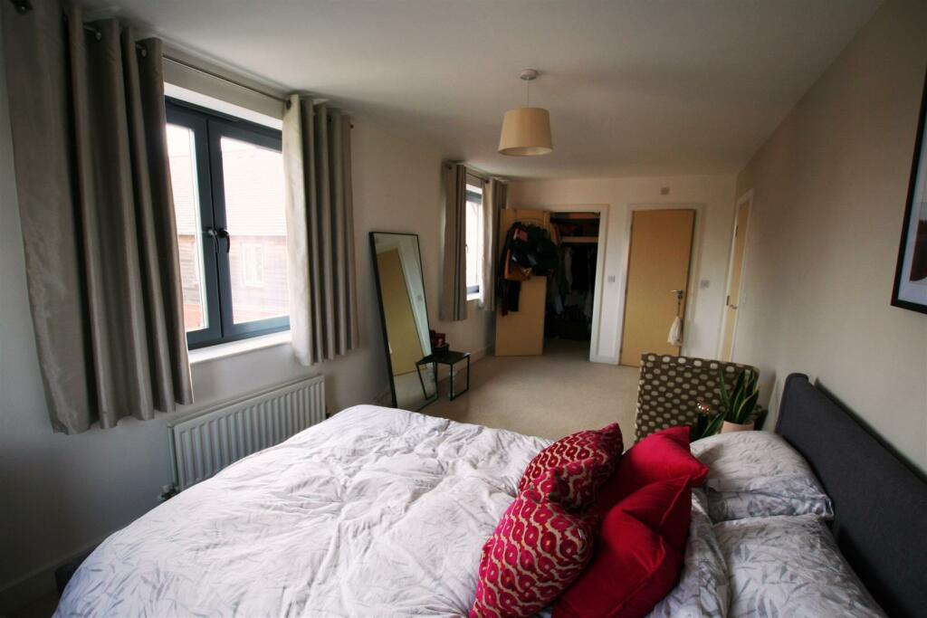 bevcourt,bed1also.JPG