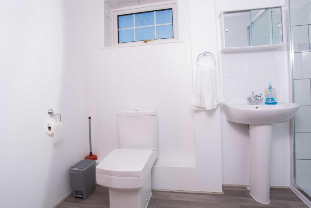 shower room-2.jpg