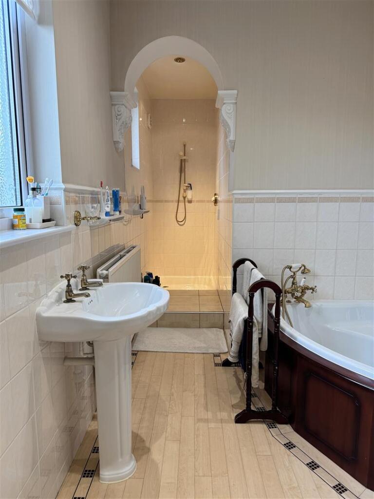 09 BATHROOM_0285.jpg