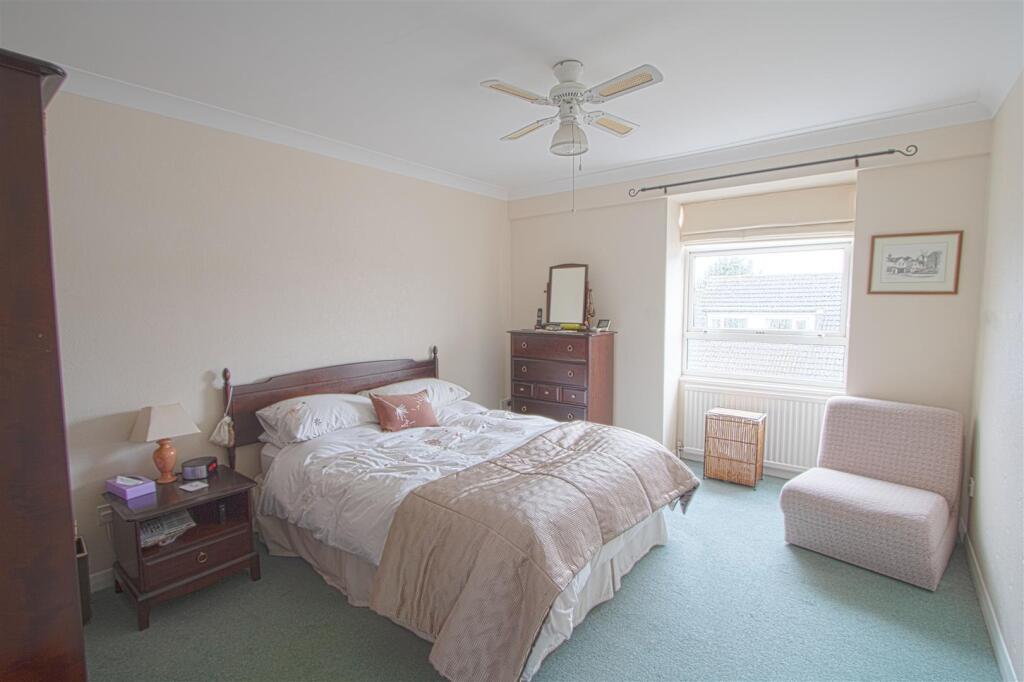 bed1.jpg