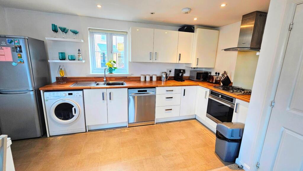 OPEN PLAN LOUNGE KITCHEN / DINER