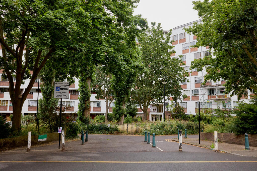 296316 - BEVIN COURT_08.JPG