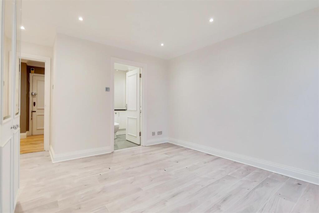 5_Main Bedroom-1.jpg