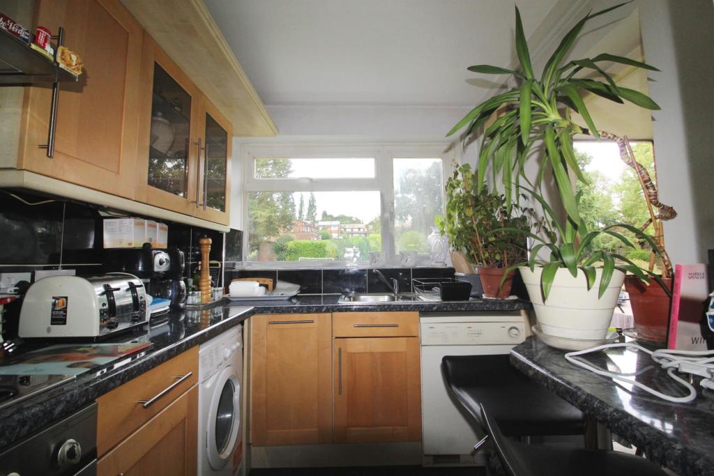 Kitchen edit.jpg