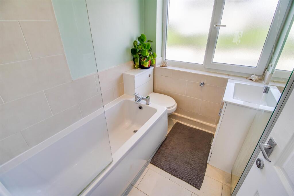 BATHROOM/W.C.