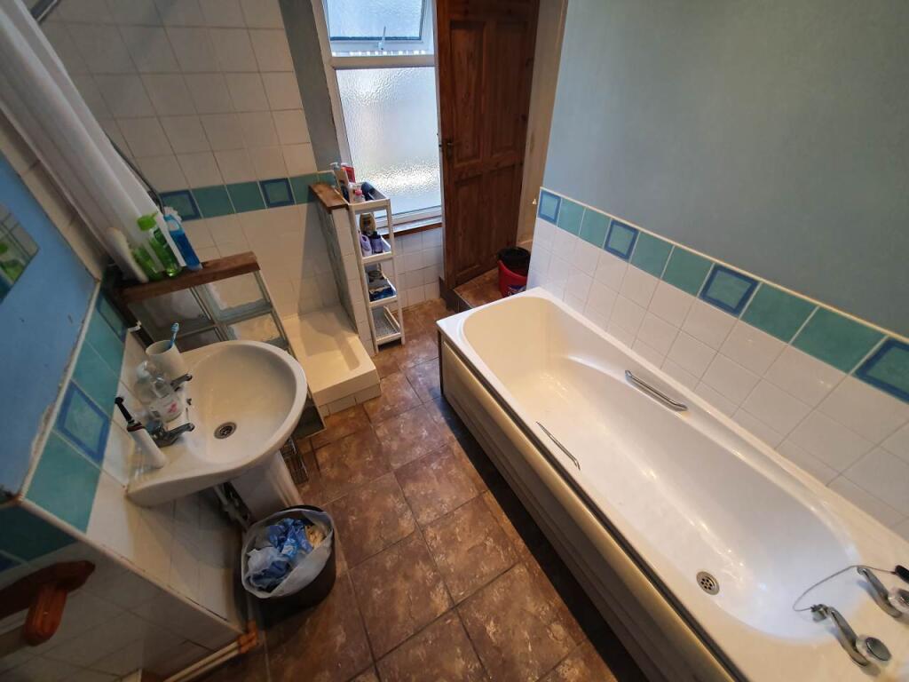 Ground floor bathroo