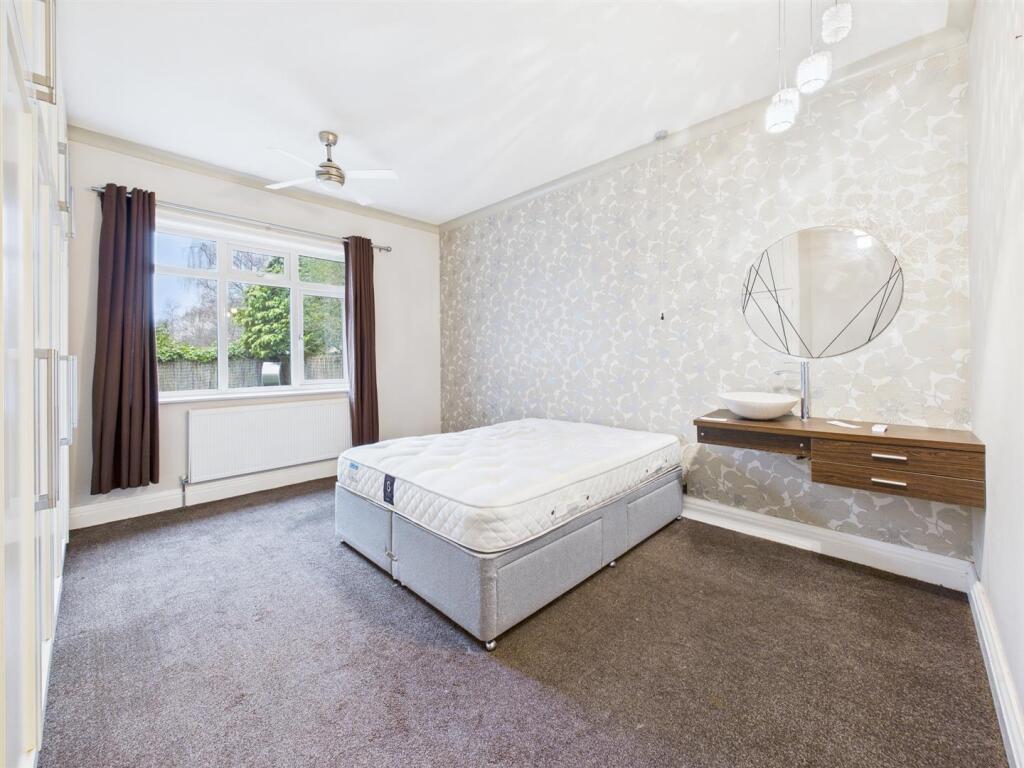 Bedroom:
