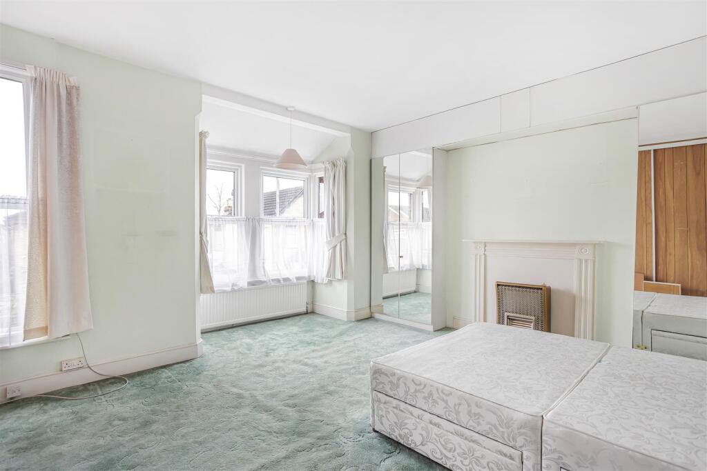 Master Bedroom Wolsey Road.jpg