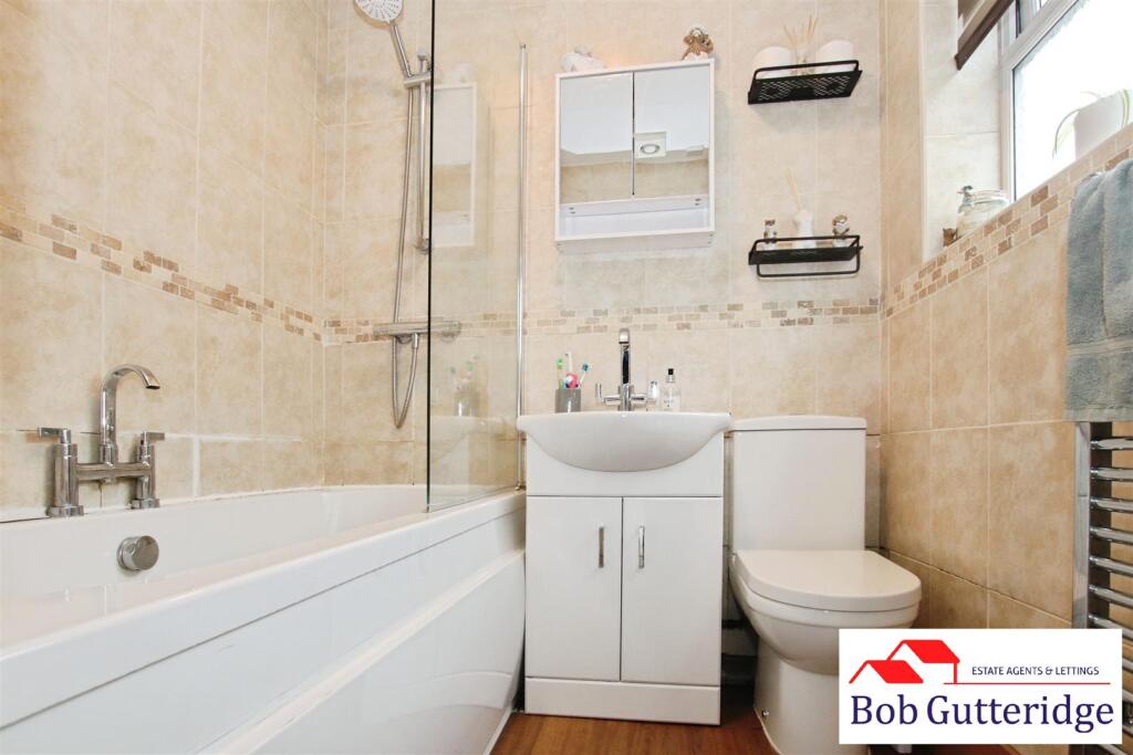 GROUND FLOOR FULLY TILED BATHROOM