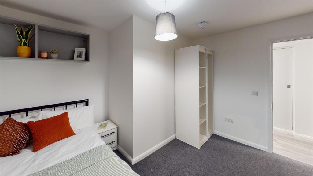 9-Piccadilly-Place-Bedroom-1 1.jpg